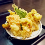 麺ごころ にし平 - 天ぷら盛り合せ [とり天醤油うどん]