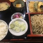 海老民 - 天ぷら定食！千円、お味噌汁以外は、美味しい！
      お安い、お得です！