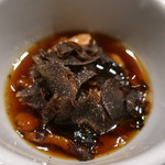 ete - フォアグラとナメコのコンソメ トリュフがけアップ