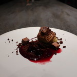 ete - ゴルゴンゾーラアイスのモンブラン ガナッシュとアメリカンチェリーソース