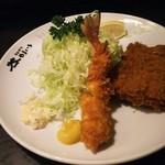 ヒレ定食に海老フライを一本注文しました。