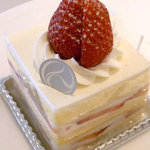 PARADIS - 季節のショートケーキ　360円