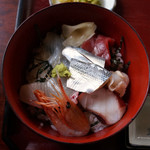 田加久 - 海鮮丼　ハーフサイズです