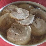 中華そば・三平 - チャーシュー麺 店の中が暗過ぎー