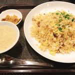 いこい飯店 - 海老豚チャーハン。スープ&ザーサイ付き。