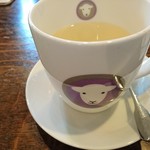 ティ―カップも可愛い。