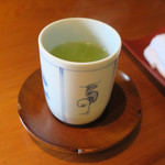 魚栄 - 卓上の様子