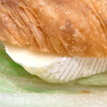 PARADIS - クロワッサン（カマンベールチーズ＆レタス）