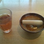 純正コラーゲンスープ店 - 柿の葉茶と摺り胡麻
