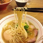 地球の中華そば - 麺リフト