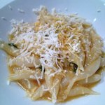 やまわさびをかけたフルーツトマトソースのトロフィエ