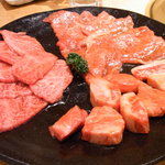 焼肉問屋 牛蔵 - セットのお肉　タレ