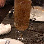 キャトルラパン - ノンアルコールビール，表面張力の限界までいってます（笑）