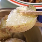 Imahamadananonaidagashiya - 「じゃがバター」ジャガイモリフト。ジャガイモ ２ケに十字に包丁を入れたものを、電子レンジで10分程度温めたものであろうか。