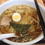 らーめんどんぐり - ワンタンめん、850円。