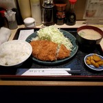 にし邑 - ロースかつ膳￥1100(税込み)。