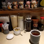 にし邑 - お茶とカスター。招き猫も居ました。