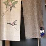 手打そば　稜庵 - 洗面所へのアプローチ