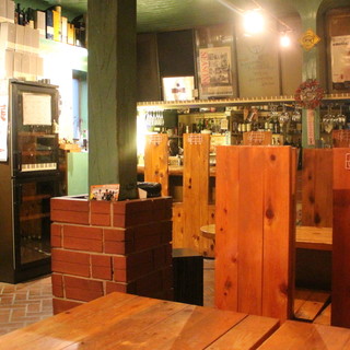 ◆テーブル席◆名古屋でも少ないピアノバー♪店長が奏でるメロディは必見☆