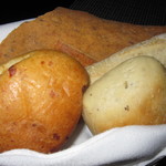 Azure Restaurant - 2017年の｢アズーア･テイスティングメニュー｣パン3種類＆ラバッシュ