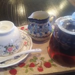 カフェ マリポーサ - ミルクティー(ダージリン)はケーキとセットで300円