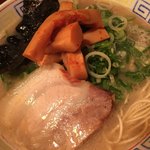 麺志 - らーめん道にトッピングで辛味メンマとネギ増量