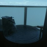 食べるお宿 浜の湯 - 部屋の露天風呂からは立ち上がれば海が見えます。