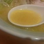札幌ラーメン ジャンバタ - 味噌以外の味を強く感じるスープ