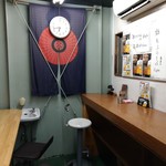 立喰いそば さとう - 入口左の立ち食いカウンター