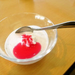 松輪 - ごまとイチゴのムース