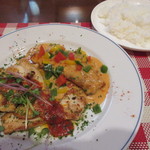 ビストロ アオキ - サーモンムニエルハンガリー風と、チキンのパルメザン風