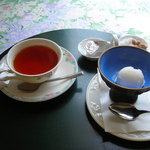サロンドカフェアンジュ - 食後のリンゴシャーベット＆紅茶（普通はエスプレッソ）。