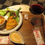 たっぷりサラダプレート、フランス 赤ワイン（ミディアムボディ）