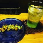 Bar Kanata - 牡蠣のエスニックオイル漬け、レモンサワー