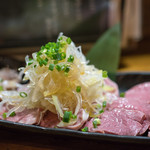 豚小家 - 2017.12 もつ刺し3点盛り（900円）ハツ、タン、リンゲル