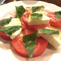 地中海食堂Oliva - 水牛モッツァレラのカプレーゼ