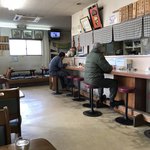 ラーメンむさし - 店内をパシャ
平日の１１時４０分