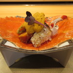 照寿司 - 甲羅返しの器で、渡り蟹と志賀島の雲丹