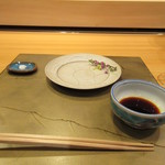 照寿司 - 塩と醤油が手元にきます