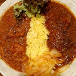 SPICY CURRY 魯珈 - 二種のカレー（限定カレー 骨付きマトンカラヒ＋魯珈チキンカレー）