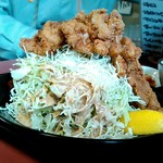 日本亭 - 若鶏の唐揚げ定食（キャベツの盛り半端ないです、唐揚げも多い）