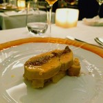 フォアグラのテリーヌの下には、極甘いサツマイモ　白トリュフのソースで