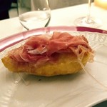 ペレグリーノ - プロシュット・ディ・パルマ、２４ヶ月以上熟成させたプロシュートには熱々の揚げた「トルタフリット」