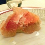 多田昌豊さんのペルシュウをたっぷりフォカッチャに載せて