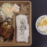 本家かまどや - チキン南蛮弁当 ¥500 ＋ フレッシュサラダ（ドレッシングつき） ¥100