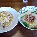 台湾料理 味鮮館 - 台湾とんこつとチャーハンのセット