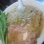 鷹神 - 白鷹醤油　なかなか独特