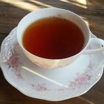 杉や - 食後の紅茶、きちんとしたカップで出てくる