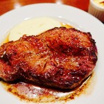 ル・リオン - 牛ロースステーキとじゃがいものピューレ