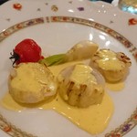 西洋厨房 れんが亭 - ホタテ貝柱のグリル、サフランソース